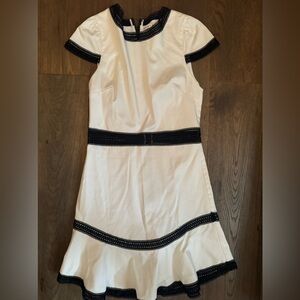 Fitted dress w black crochet middle and hem